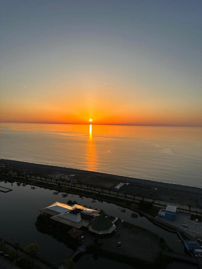 Polo Apartamento Batumi Exterior foto